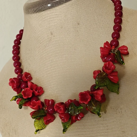 Vintage Venetian/Czech? Red Flowers and Green Leaves Handblown Glass Necklace - Picture 2 of 16